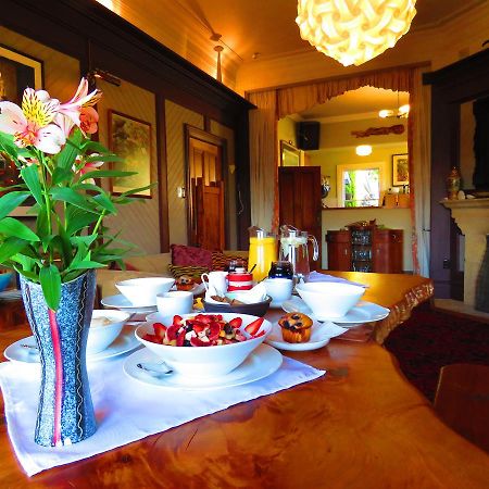 Shady Rest Bed & Breakfast ทาคาคา ภายนอก รูปภาพ