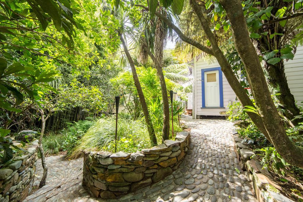 Shady Rest Bed & Breakfast ทาคาคา ภายนอก รูปภาพ