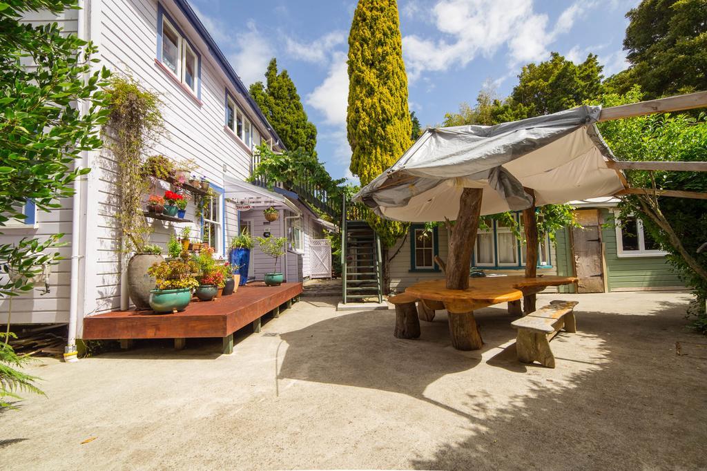 Shady Rest Bed & Breakfast ทาคาคา ภายนอก รูปภาพ