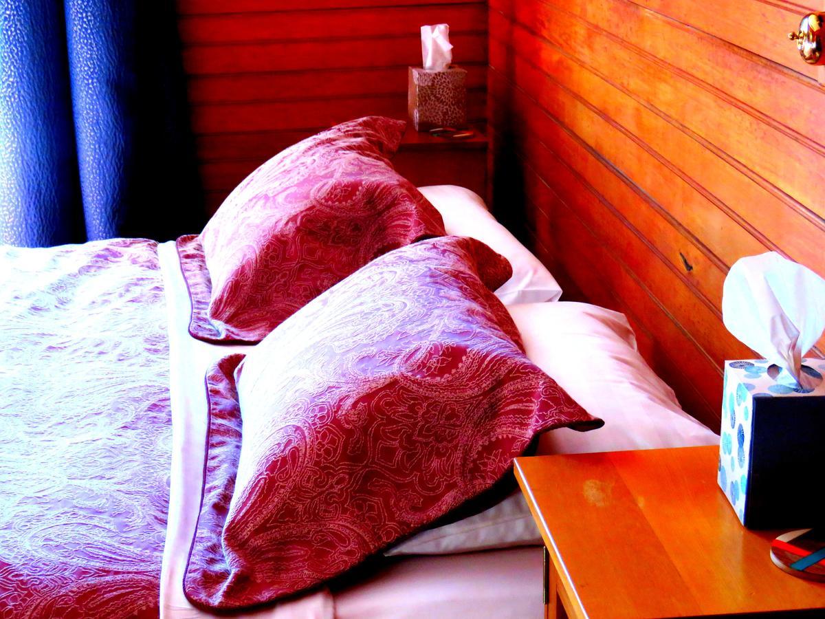 Shady Rest Bed & Breakfast ทาคาคา ภายนอก รูปภาพ