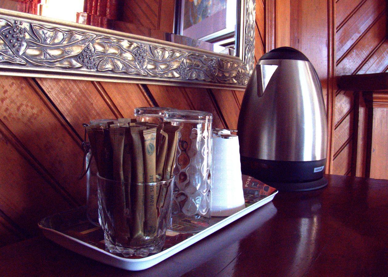 Shady Rest Bed & Breakfast ทาคาคา ภายนอก รูปภาพ