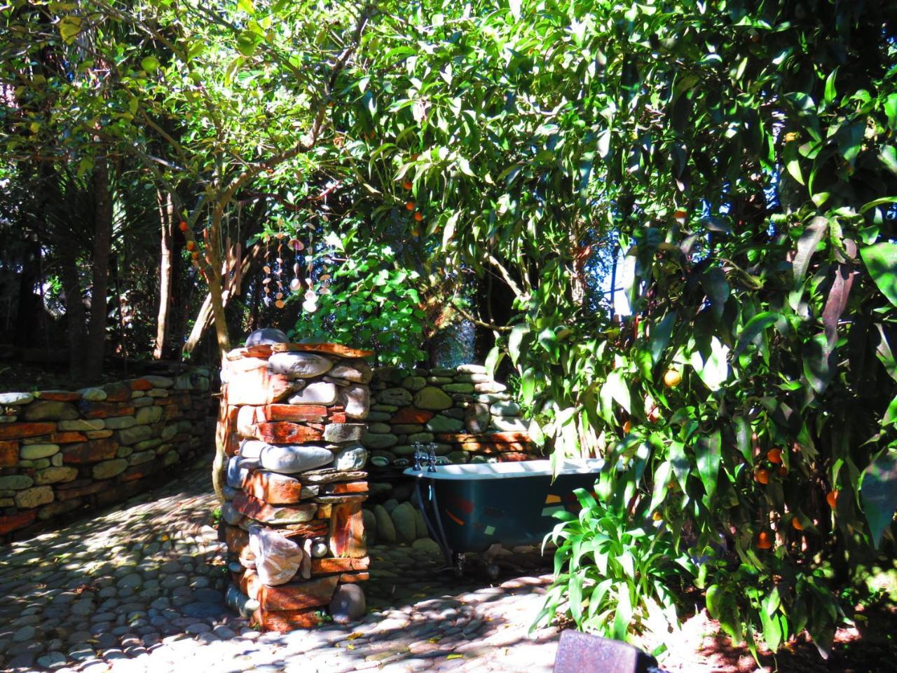 Shady Rest Bed & Breakfast ทาคาคา ภายนอก รูปภาพ